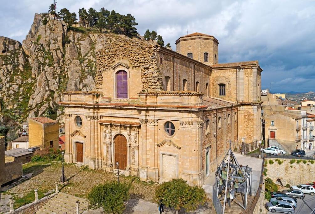 Elegante Appartamento Privato In Palazzo Storico Del XVIII - Pieno Centro Nikosia Exterior foto
